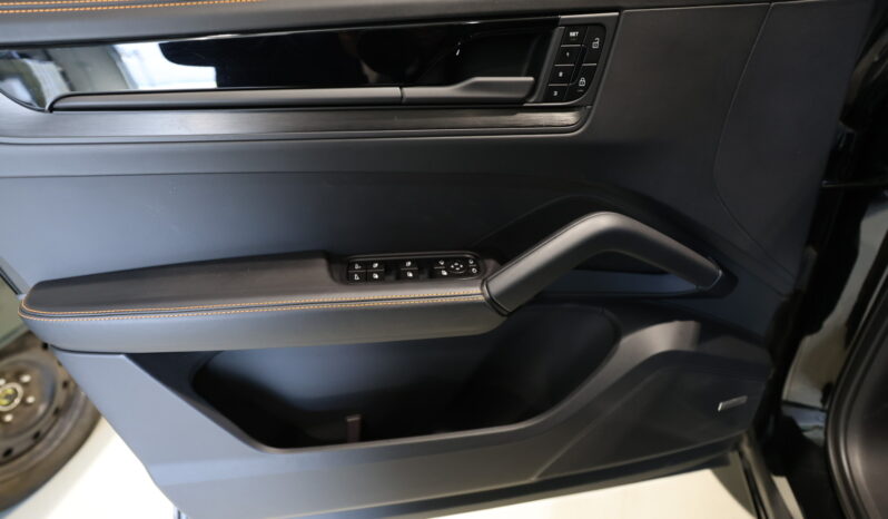 2025 Porsche Cayenne GTS full