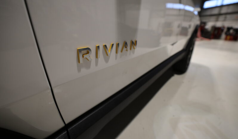 2023 RIVIAN R1S full