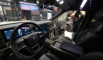 2023 RIVIAN R1S full